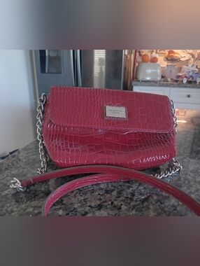 Liz Claborne Croc-Embossed Red Crossbody Bag with Chain Strap